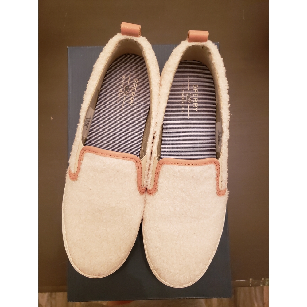 Sperry + vineyard vines slides